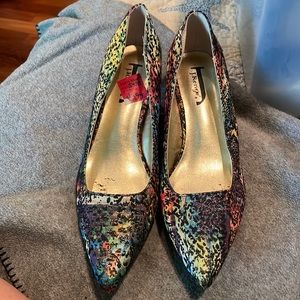 Multicolor Pumps